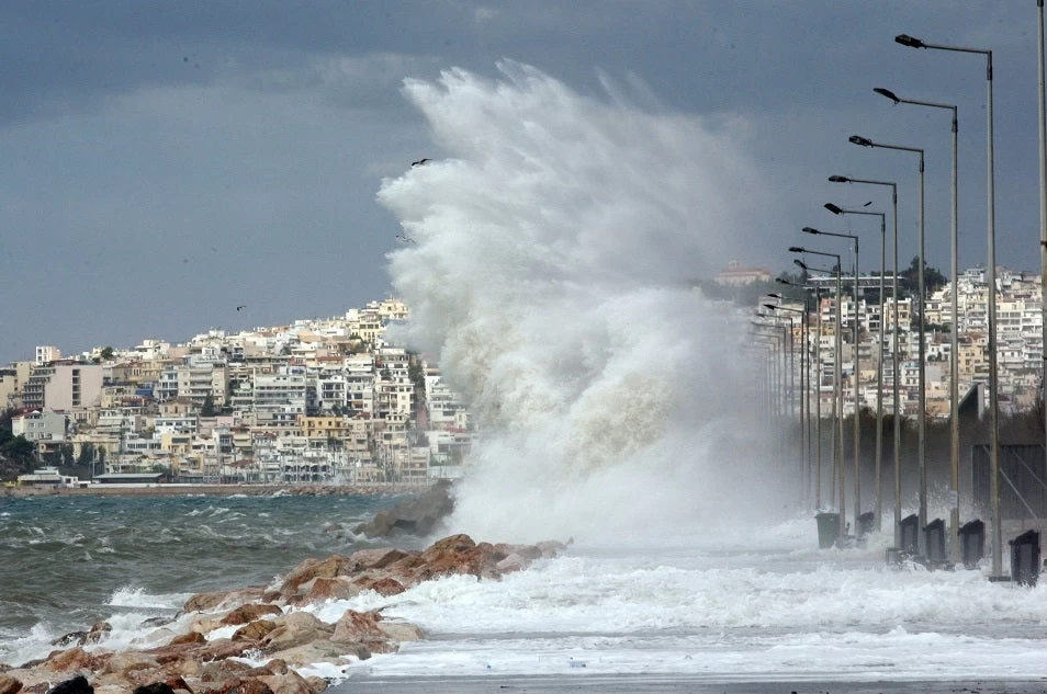 Έκτακτο δελτίο της ΕΜΥ: Θυελλώδεις άνεμοι και «καυτές» θερμοκρασίες το Σαββατοκύριακο